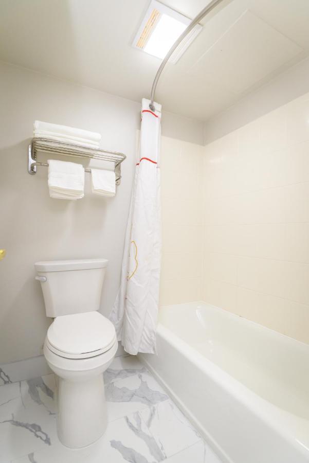 Philadelphia Suites At Airport - An Extended Stay Hotel Eksteriør billede
